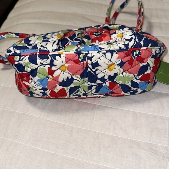 Vera Bradley NWT Blue Red Floral Quilted Summer Cottage Mini Crossbody Purse - Picture 4 of 10